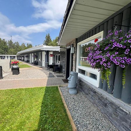 Mystic Isle Motel Wawa Extérieur photo