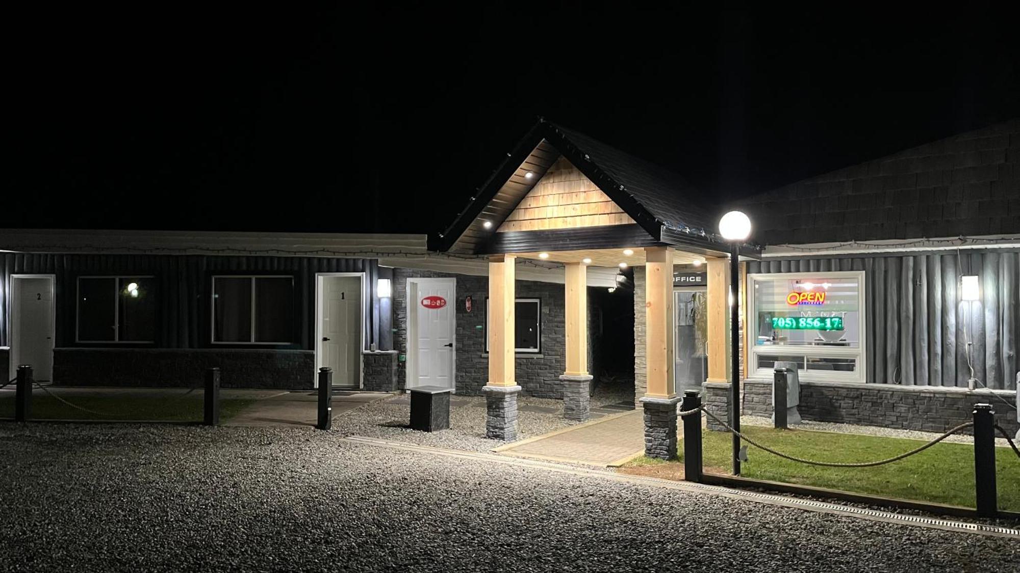 Mystic Isle Motel Wawa Extérieur photo