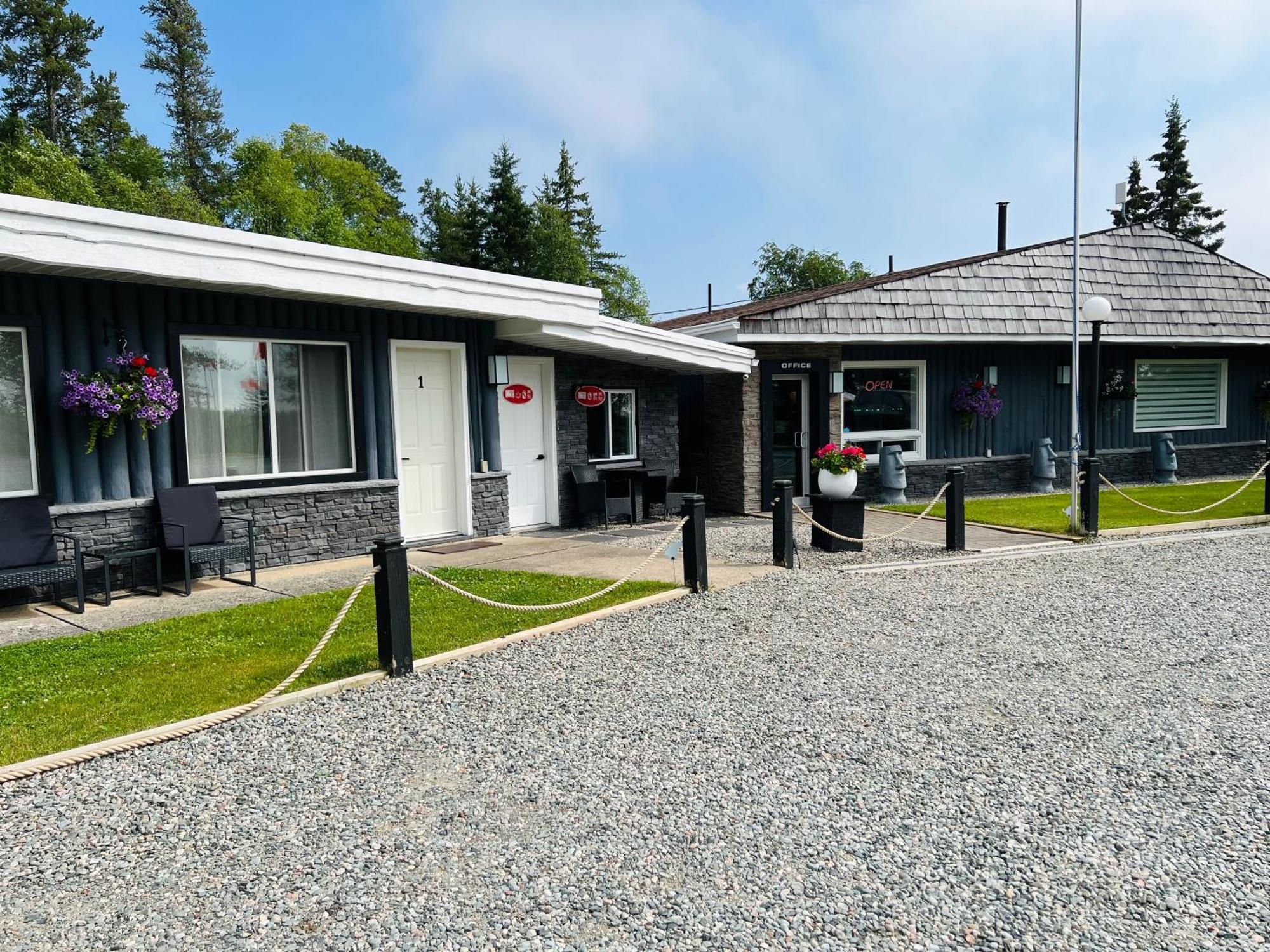 Mystic Isle Motel Wawa Extérieur photo