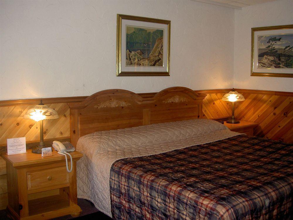 Mystic Isle Motel Wawa Extérieur photo